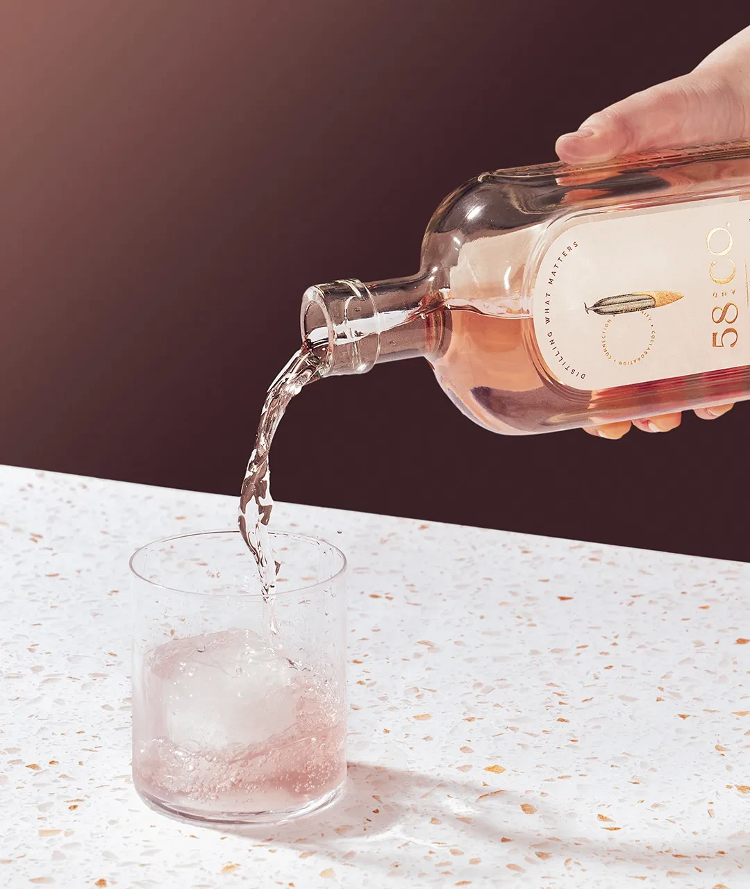 案例优选：碳酸饮料酒瓶产品精修与标签贴纸视觉展示设计｜产品设计·标签设计精选